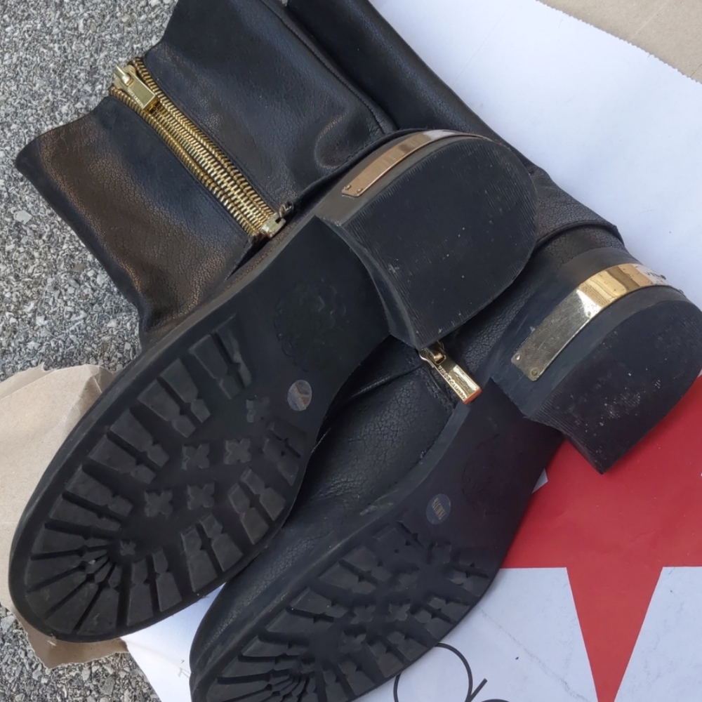 Boots - Picture 3 of 3